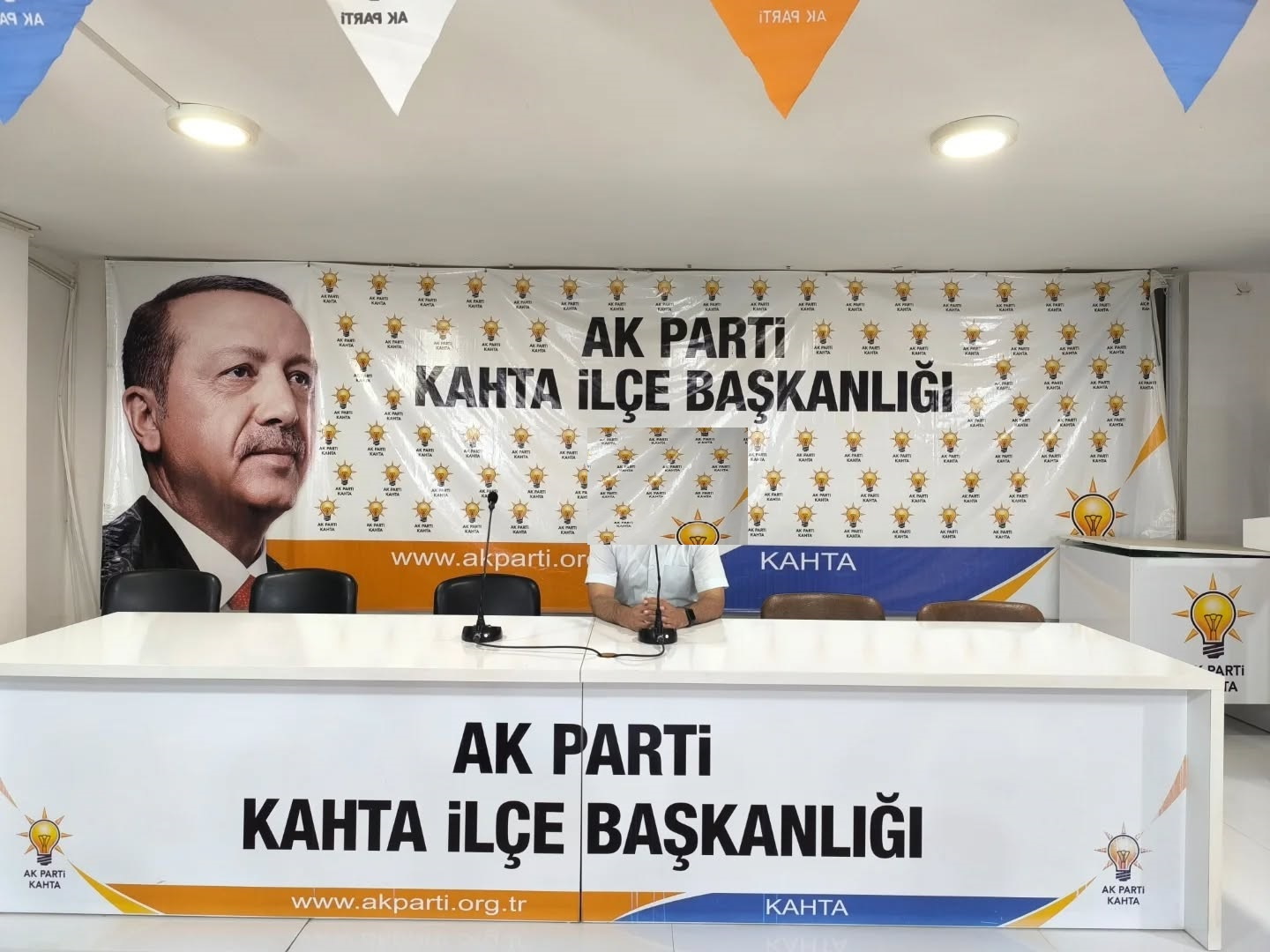 Orta doğuda direniş, Kahta'da koltuk savaşı