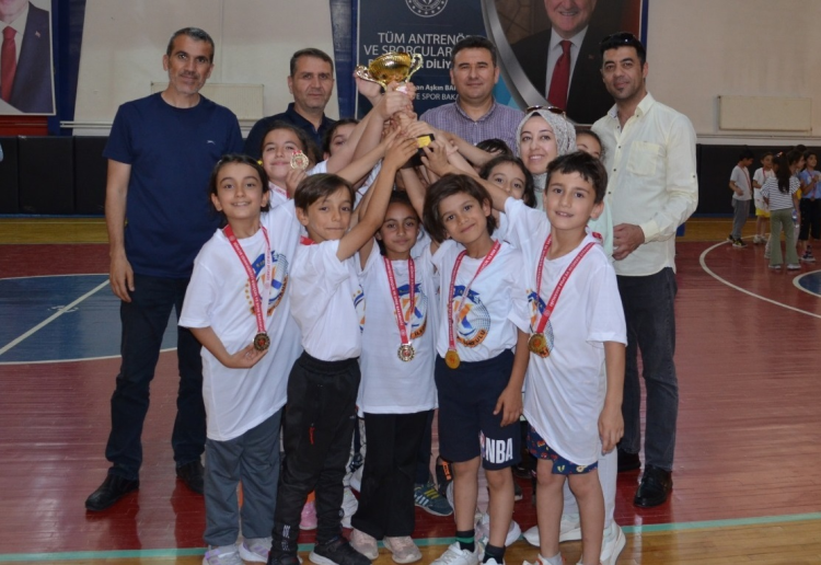 Kahta'da Geleneksel Çocuk Oyunları Şenliği başladı