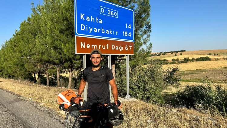 Almanya'dan baba ocağı Kahta'ya  bisikletle yolculuk