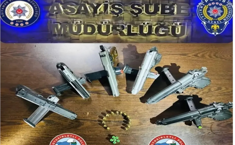 Kahta'da  Ruhsatsız 6 Tabanca Ele Geçirildi