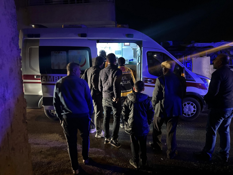 Kahta'da ev yangını: 7 Kişi hastanelik oldu