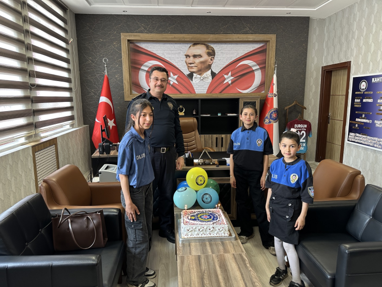 Kahta'da polisten 23 Nisan'da Öğrencilere sürpriz ziyaret