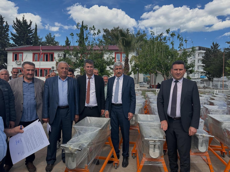 Kahtalı çiftçilere üzüm sıkma makinesi  verildi