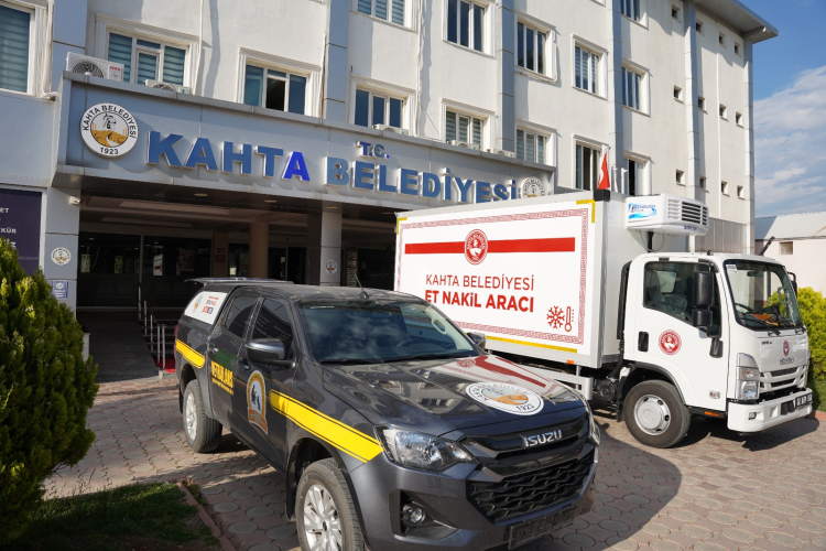 Kahta Belediyesi İki Aracı Daha Filosuna Ekledi