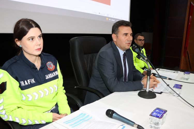 Kahta'da okul servis araçlarıyla ilgili bilgilendirme toplantısı yapıldı