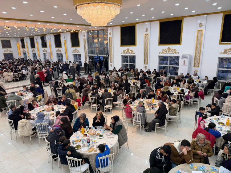Kahta'da Halkbank ve Ülkem İMG  iftar programında binlerce kişi bir araya geldi