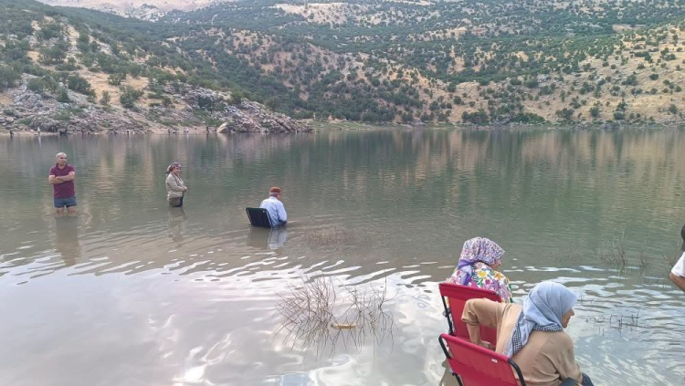 Sülüklü Göl ziyaretçi akınına uğruyor